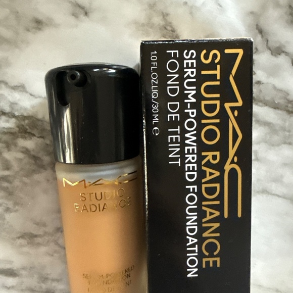 MAC COSMETICS STUDIO RADIANCE FOUNDATION IN C4.5 - Picture 2 of 3